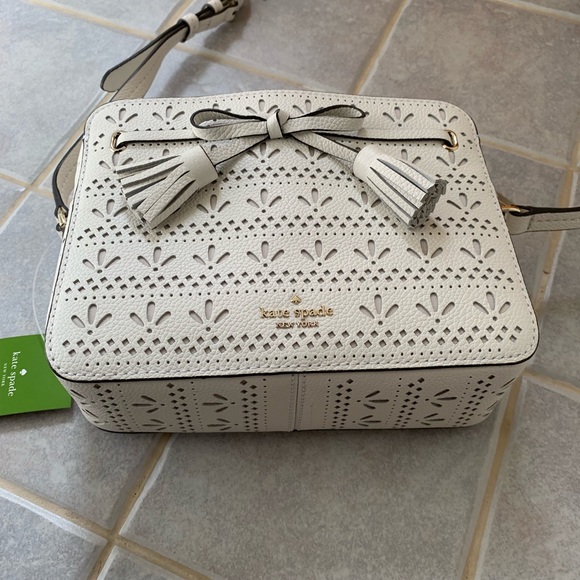 KATE SPADE NEW YORK HAYES CAMERA WHITE CROSSBODY - Picture 6 of 8